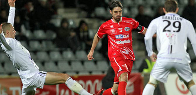 Football : Nimes / Istres - Ligue 2 - 18.03.2011 - Benoit POULAIN (Nimes)
