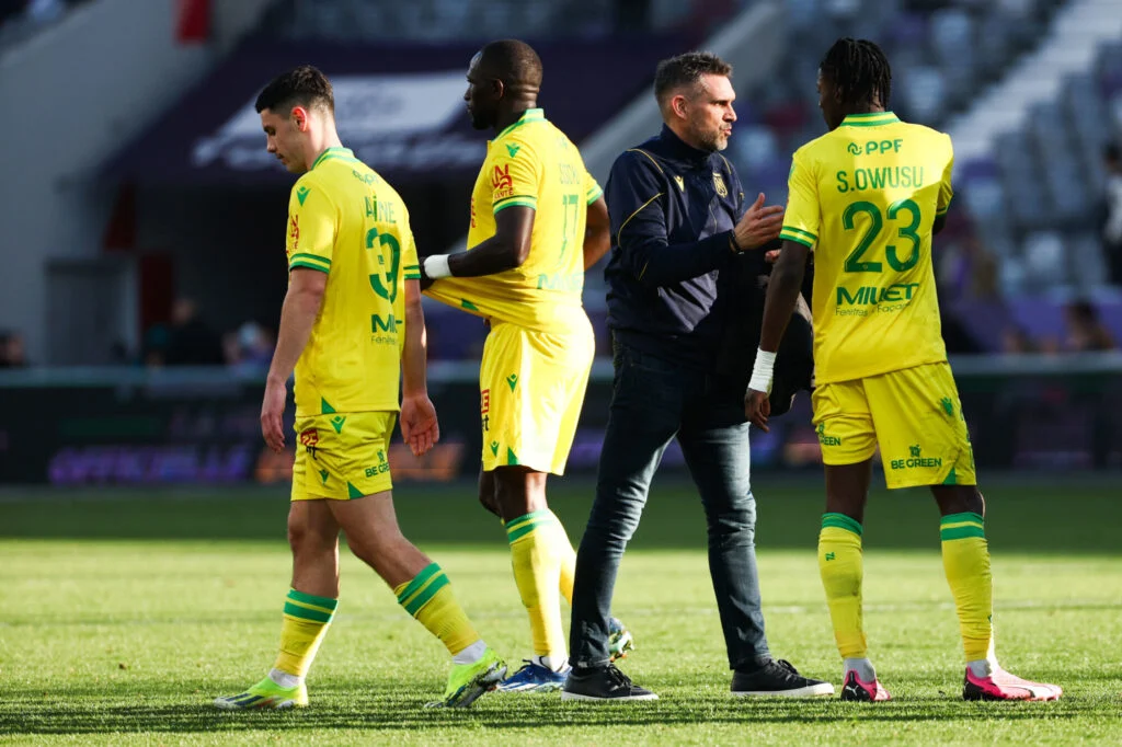 Mercato FC Nantes : Luis Castro vise un milieu de l'ASSE ! 4 Mercato FC Nantes : Luis Castro vise un milieu de l’ASSE !