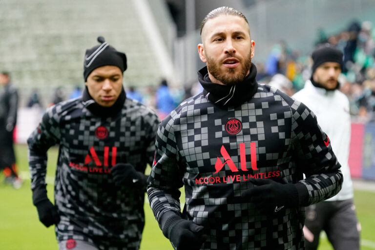 Sergio Ramos et Kylian Mbappé
