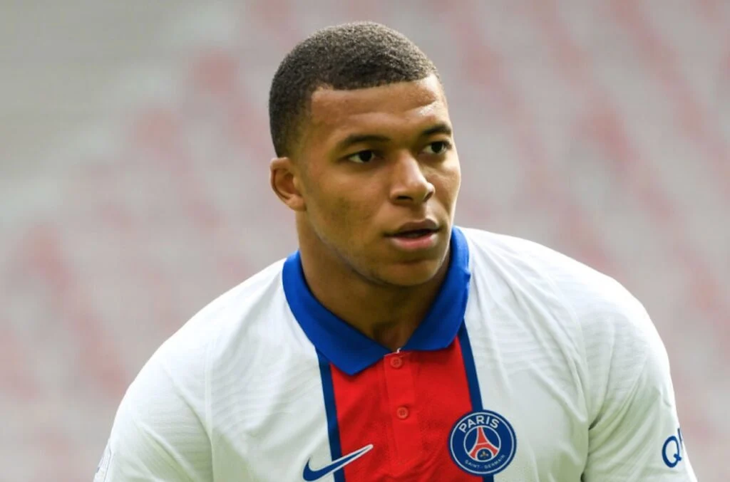 Mercato : Voici le numéro de maillot de Mbappé au Real ! 4 numéro de maillot de Kylian Mbappé au Real Madrid