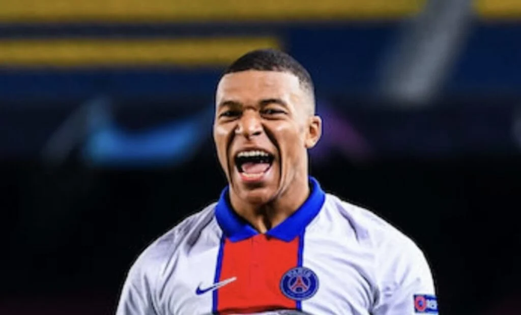 PSG : Endrick prévient Kylian Mbappé avant son arrivée au Real Madrid 4 Mbappé sous les couleurs du PSG