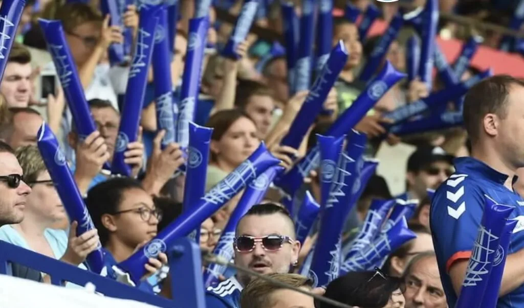 Mercato RC Strasbourg : une pépite intéresse l'As Monaco ! 4 supporters du racing club de strasbourg