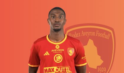 Ibrahima Balde avec le maillot de rodez