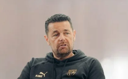 Pierre Sage avant OL-Palace : l'inconnu en larmes qui l'a bouleversé 5 Pierre Sage - entraîneur du RC Lens