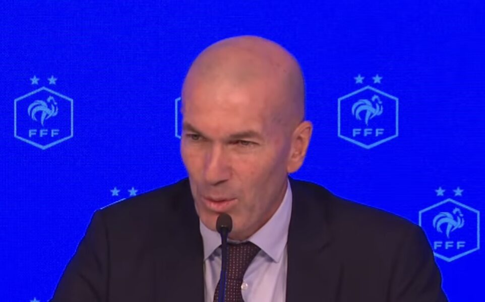 Lacroix forfait : l'infirmerie de Zidane déborde 4 Zinédine Zidane sélectionneur de l'équipe de France