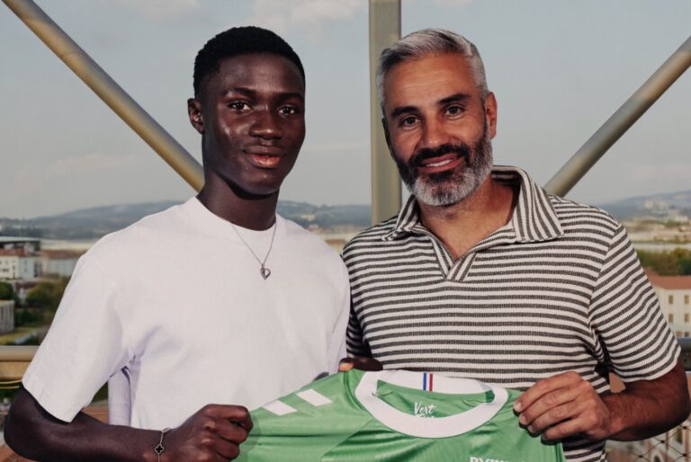 Mercato ASSE : Étienne Mendy rejoint officiellement les Verts 29 Étienne Mendy - Nouveau joueur de l'ASSE et Loïc Perrin