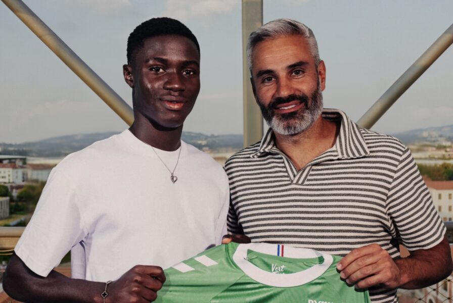 Mercato ASSE : Étienne Mendy rejoint officiellement les Verts 4 Étienne Mendy - Nouveau joueur de l'ASSE et Loïc Perrin