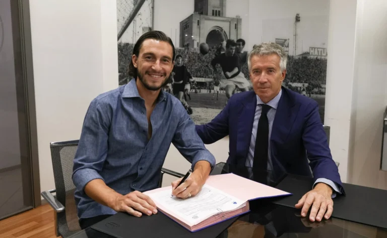 Matteo Darmian signe à Bologna