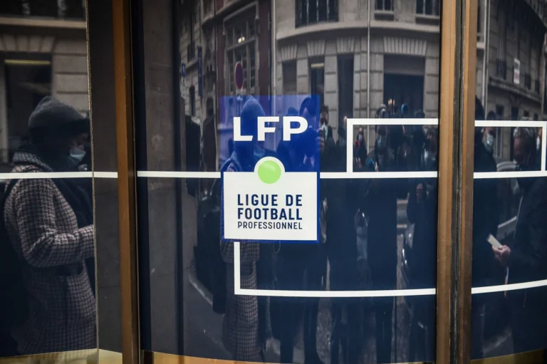 Ligue 1, Ligue 2 : les bureaux de la LFP, à l'origine des flocages flous