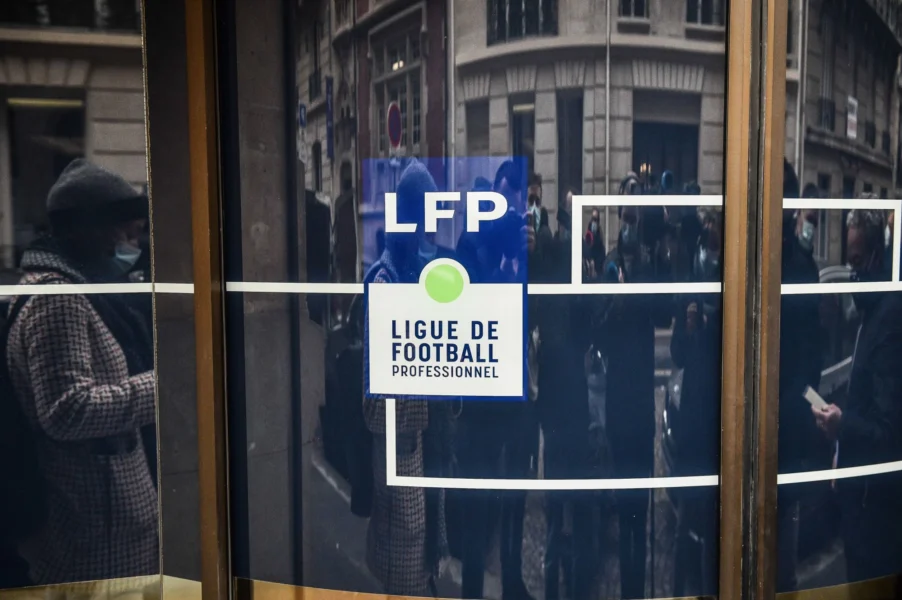 Ligue 1, Ligue 2 : pourquoi ces flocages étonnants ce week-end ? 4 Ligue 1, Ligue 2 : les bureaux de la LFP, à l'origine des flocages flous